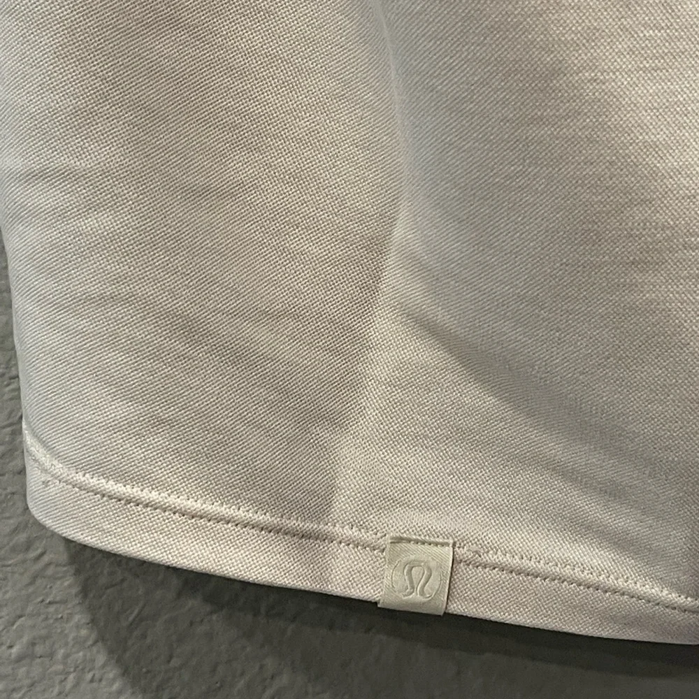 Lululemon sleeveless V neck top  Size 2 Color Cream